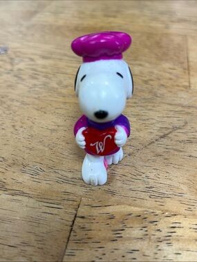 Peanuts Snoopy Figure with Purple Hat & Red Heart with W